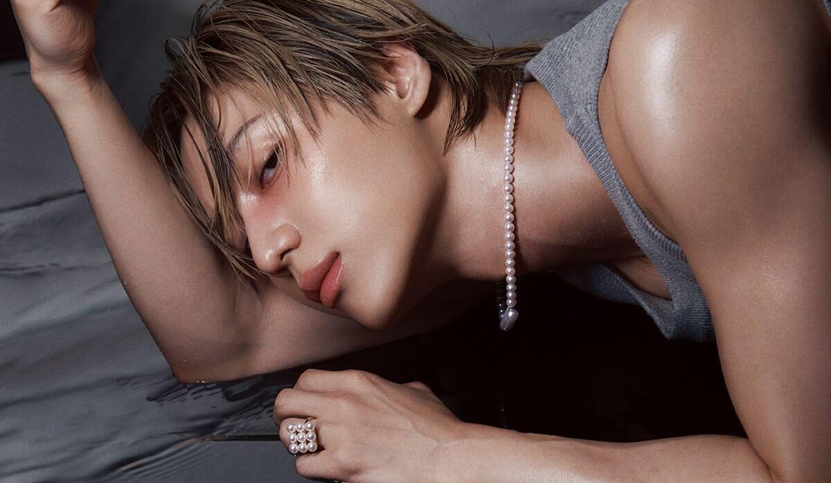 카페에서 일하는 바리스타 하리