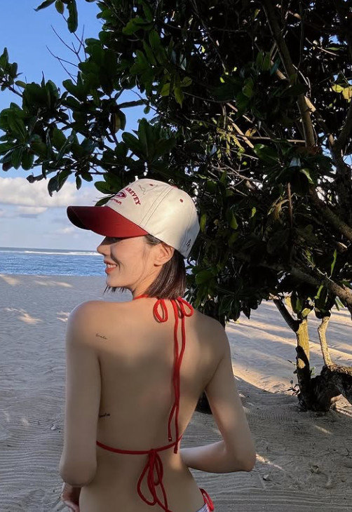 권은비 분위기 컷 2