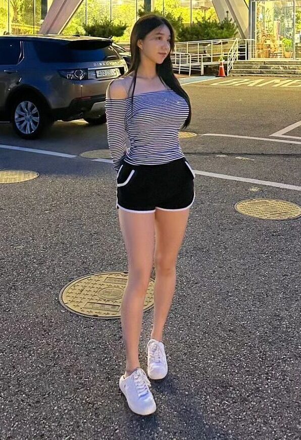 김현영 돌핀 팬츠