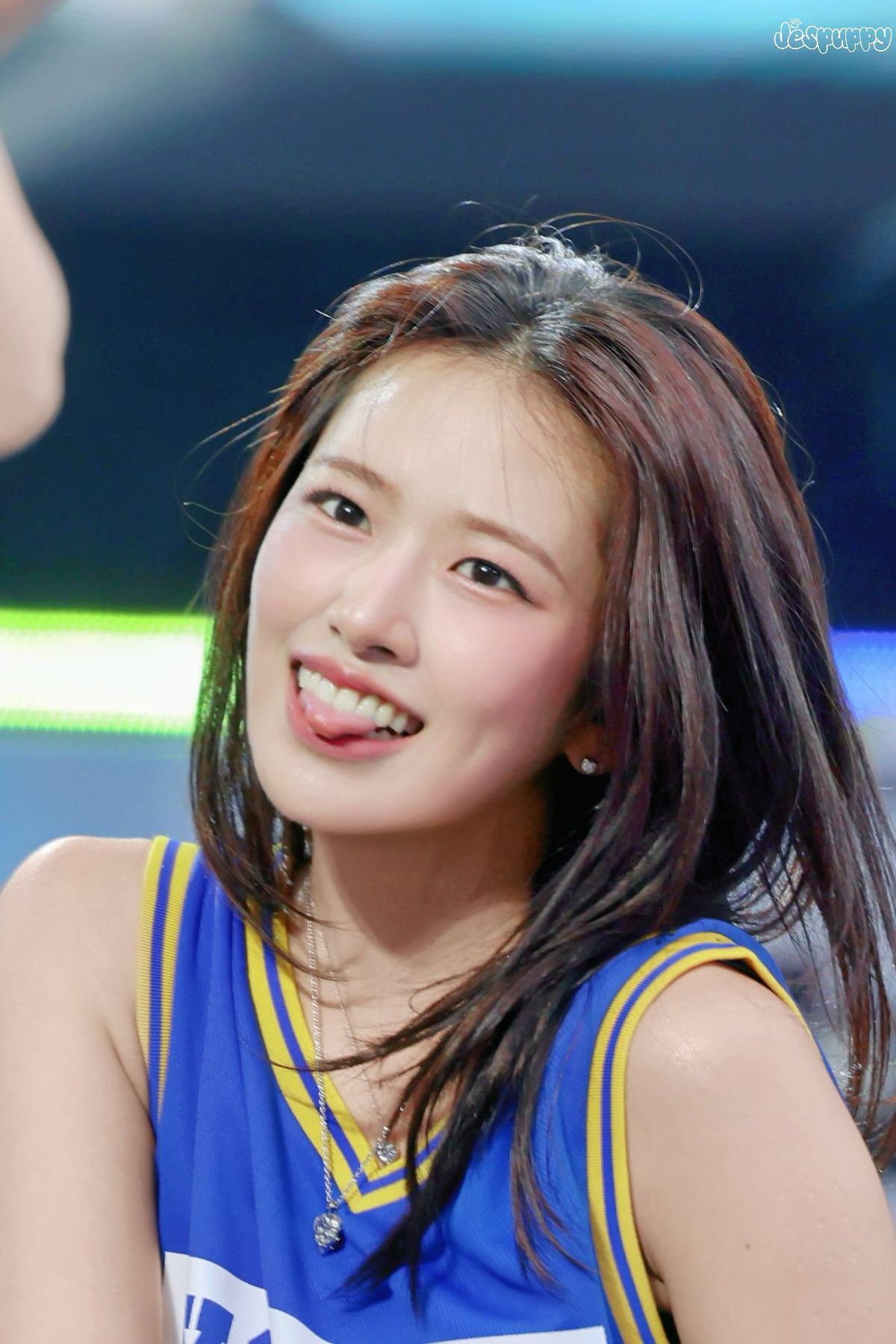 안유진 패션 이미지