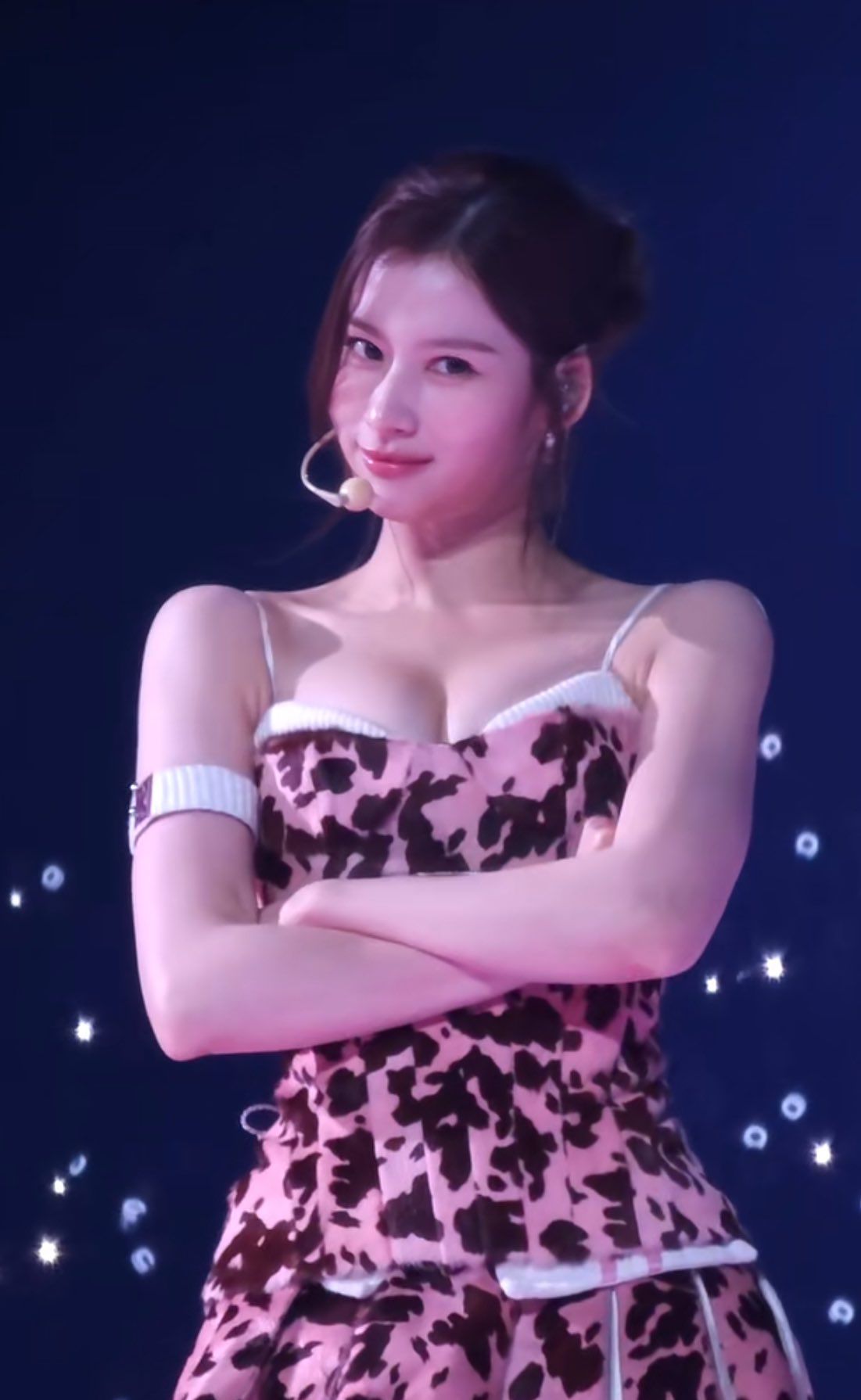 트와이스 사나 패션 이미지