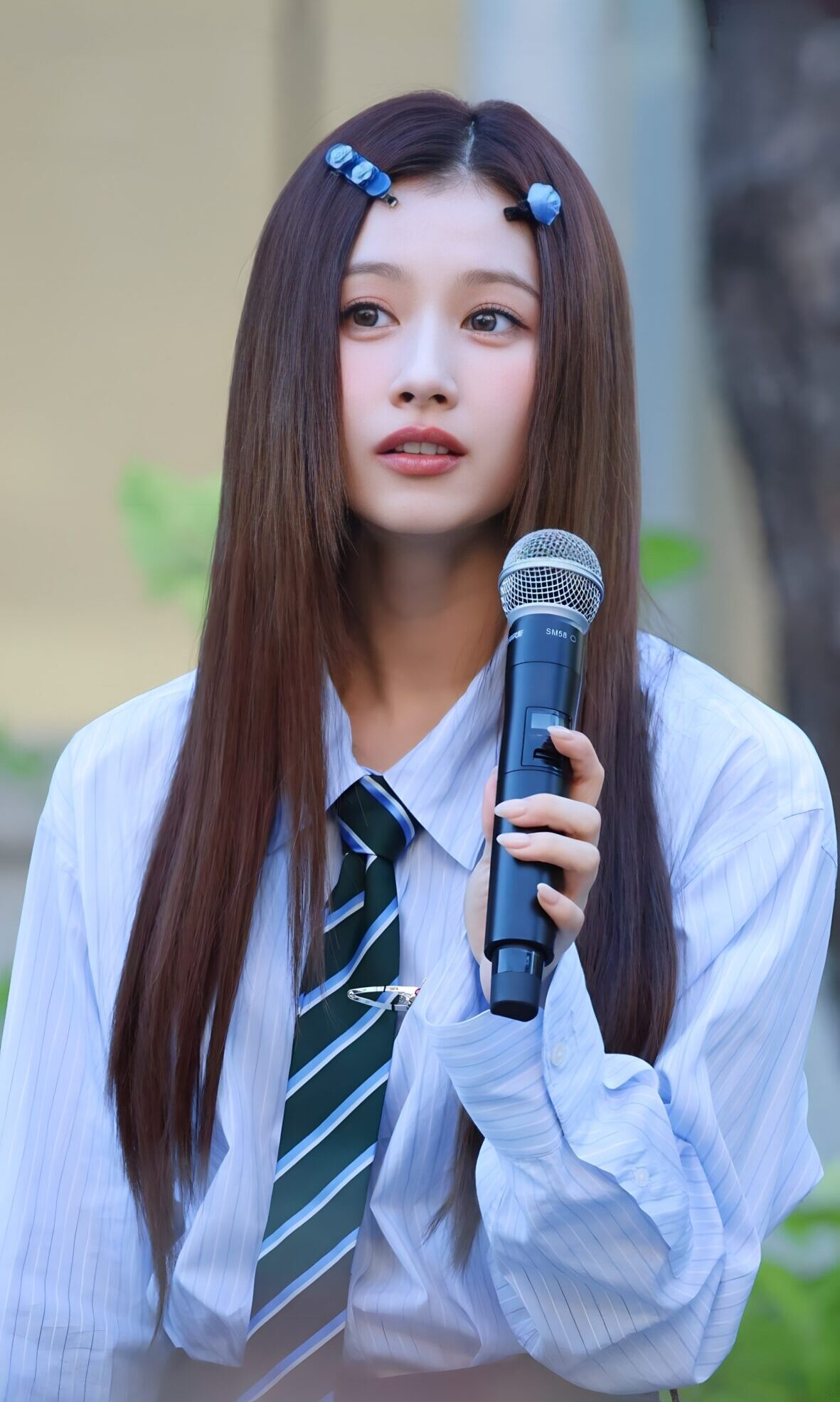 트와이스 사나 중간 이미지